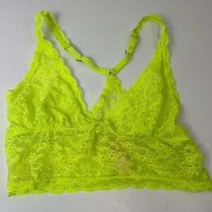 VICTORIA’S SECRET BRALETTE SZ M